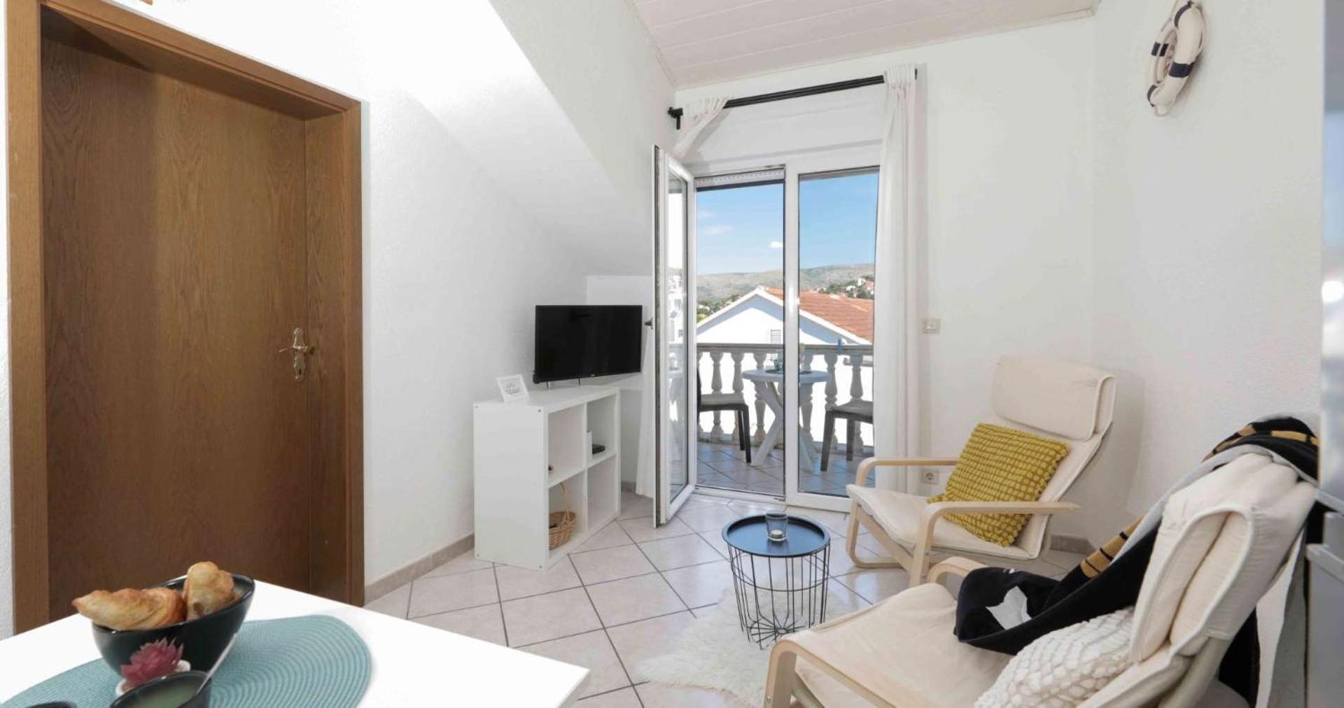 Apartments Lovric トロギール エクステリア 写真