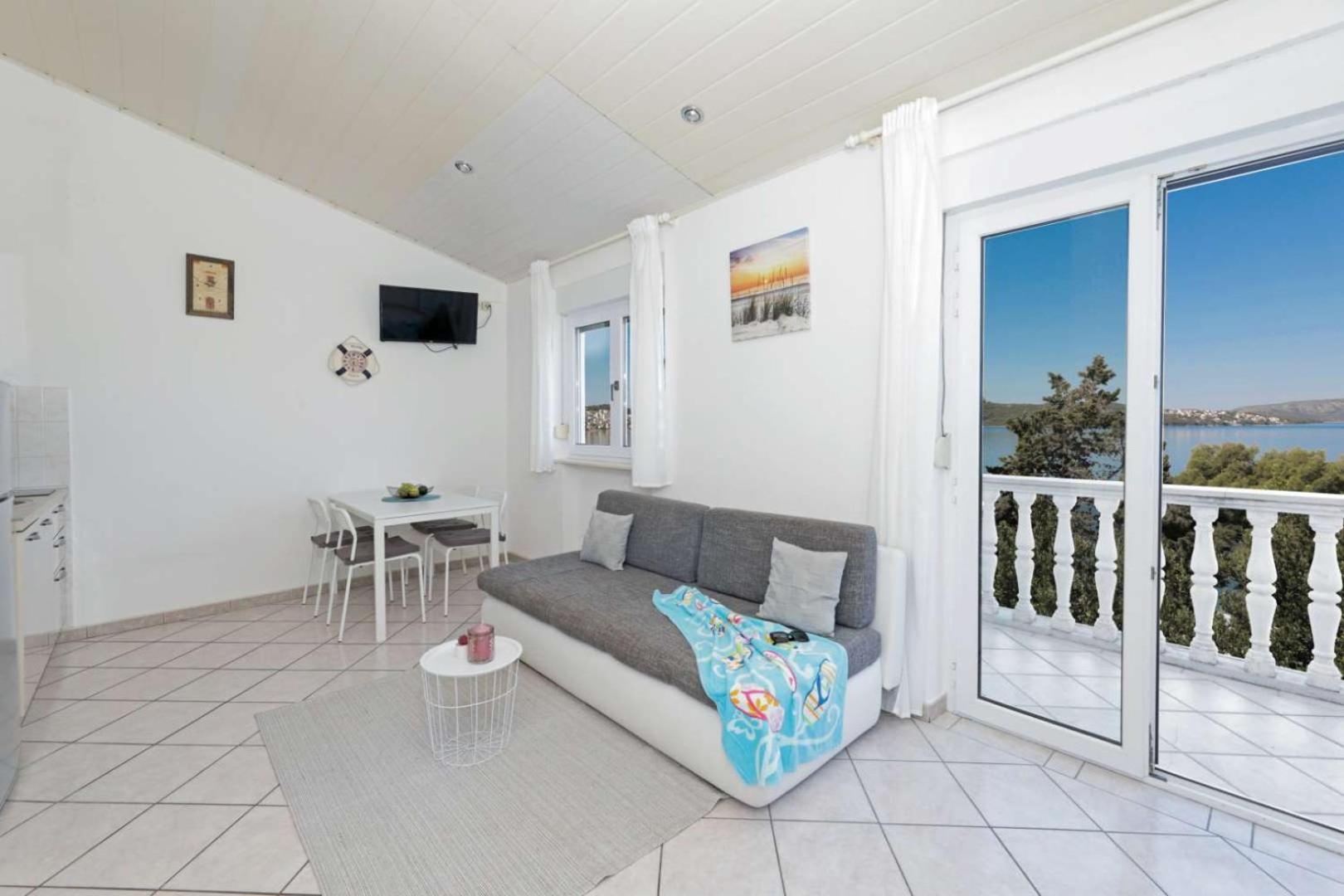 Apartments Lovric トロギール エクステリア 写真