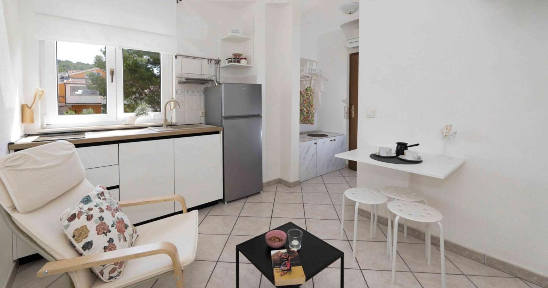 Apartments Lovric トロギール エクステリア 写真