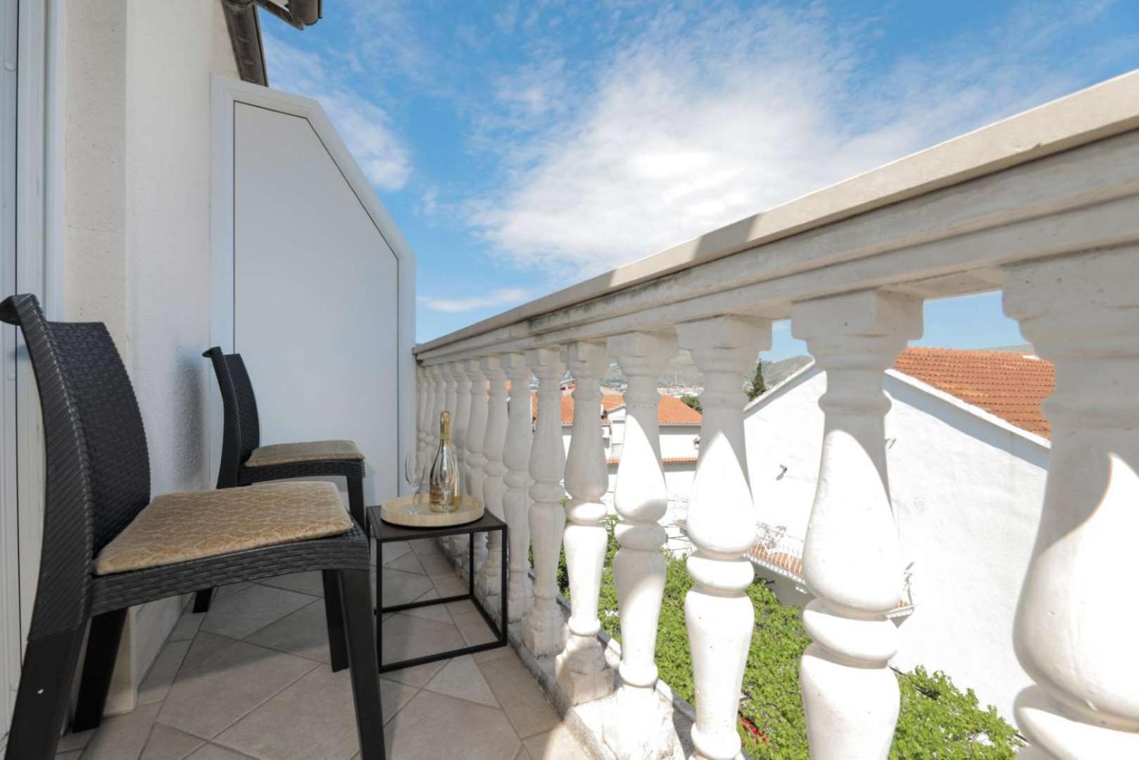 Apartments Lovric トロギール エクステリア 写真