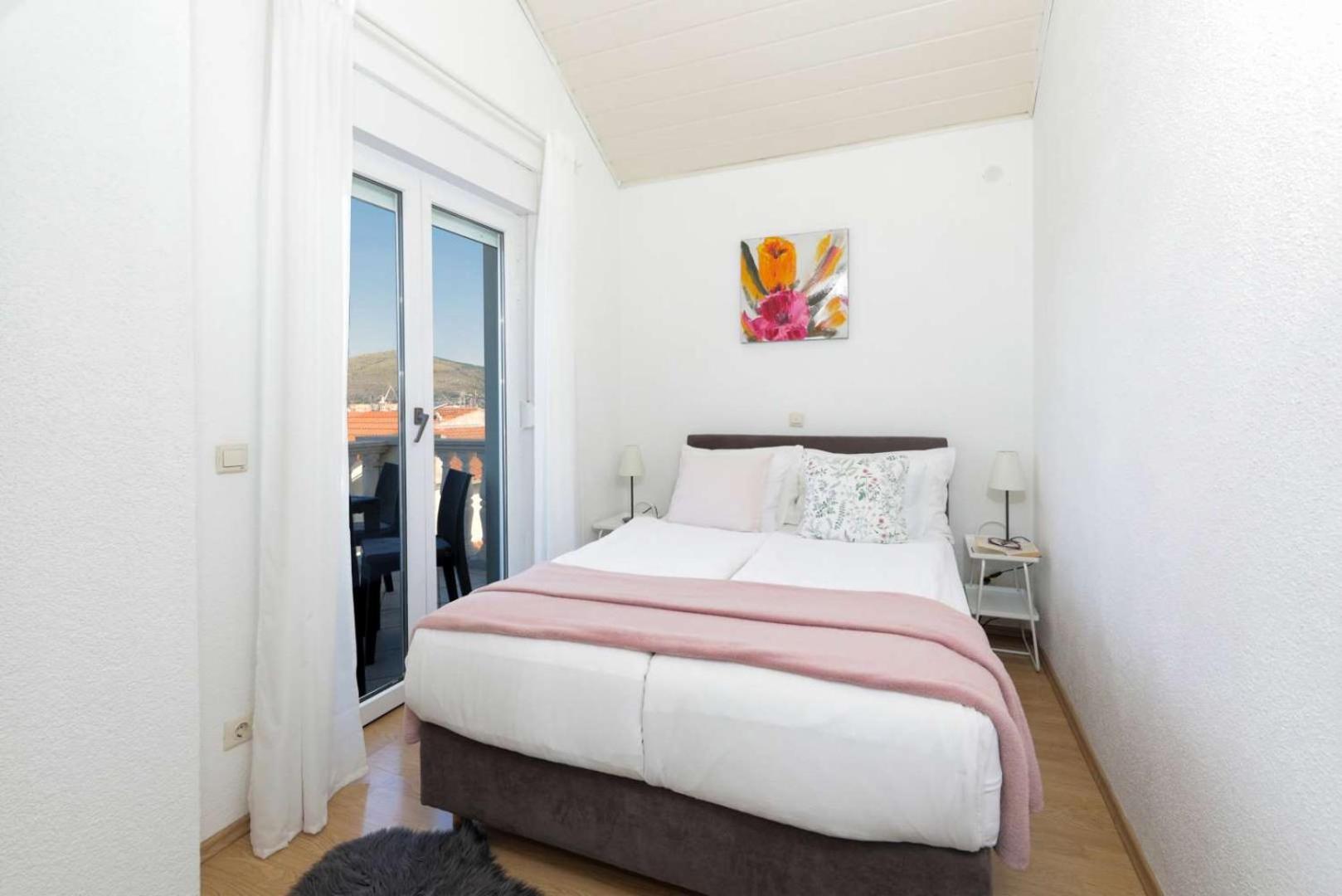 Apartments Lovric トロギール エクステリア 写真