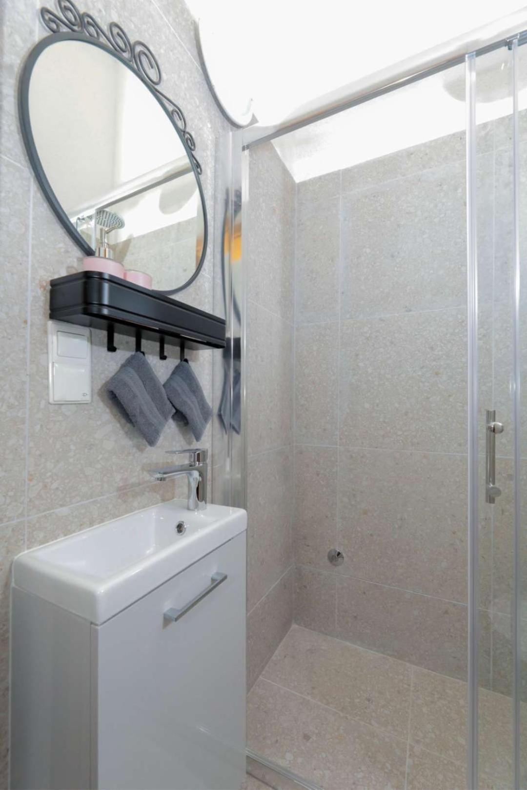 Apartments Lovric トロギール エクステリア 写真