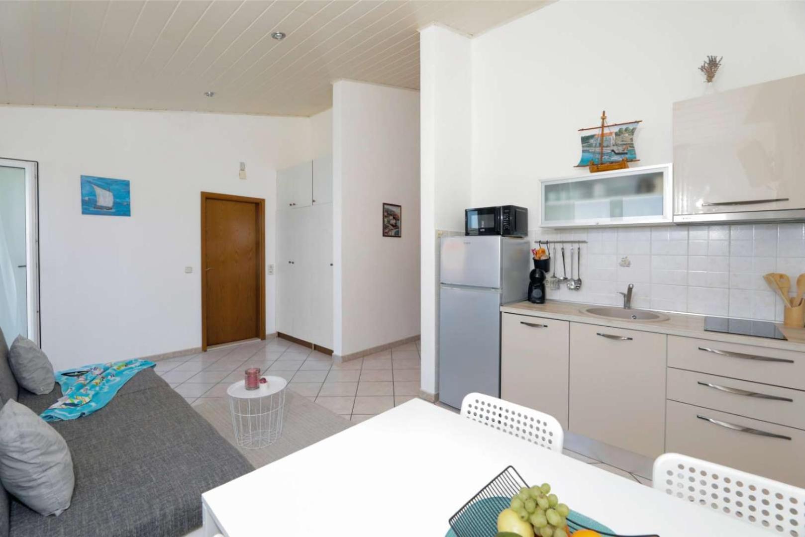 Apartments Lovric トロギール エクステリア 写真