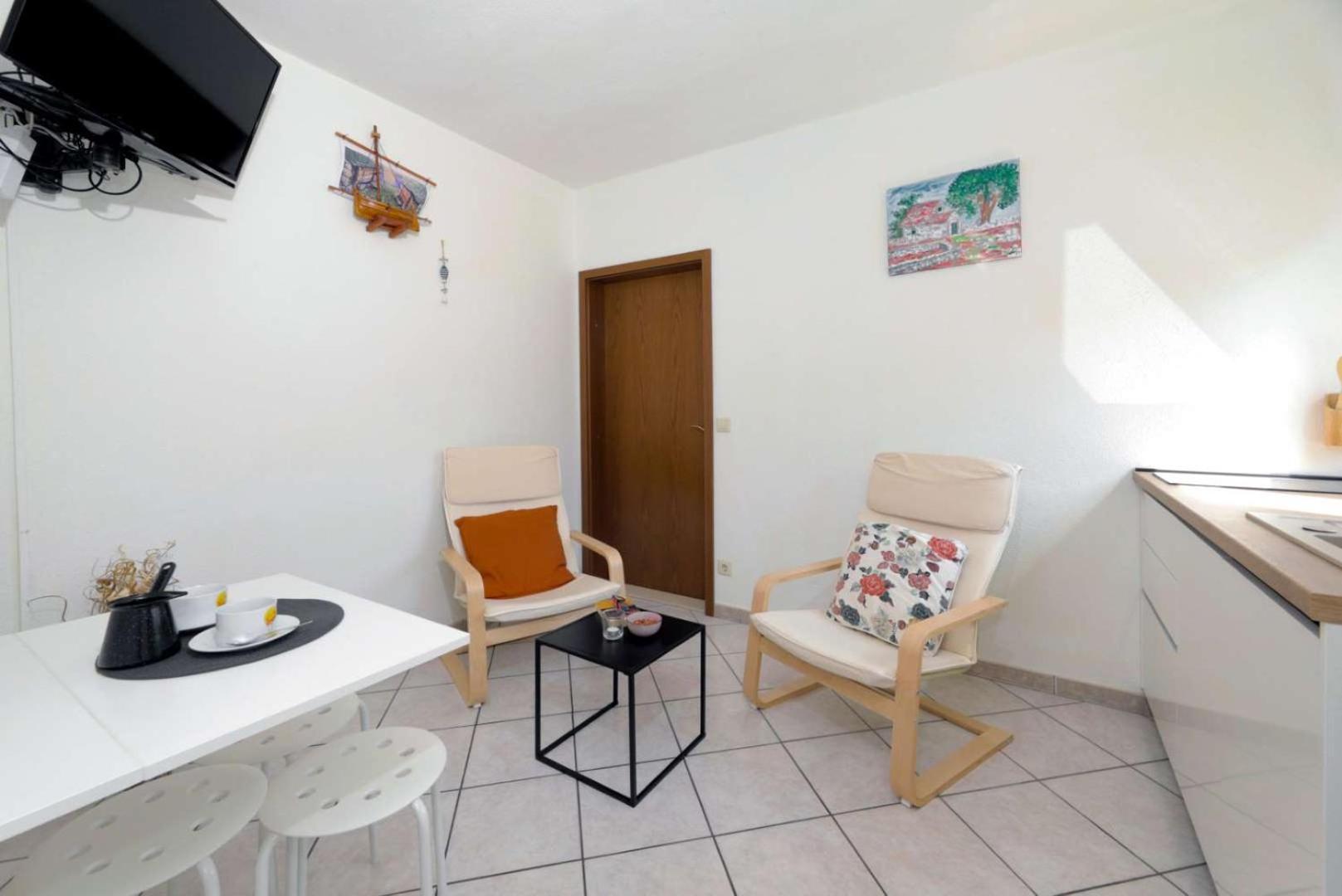 Apartments Lovric トロギール エクステリア 写真