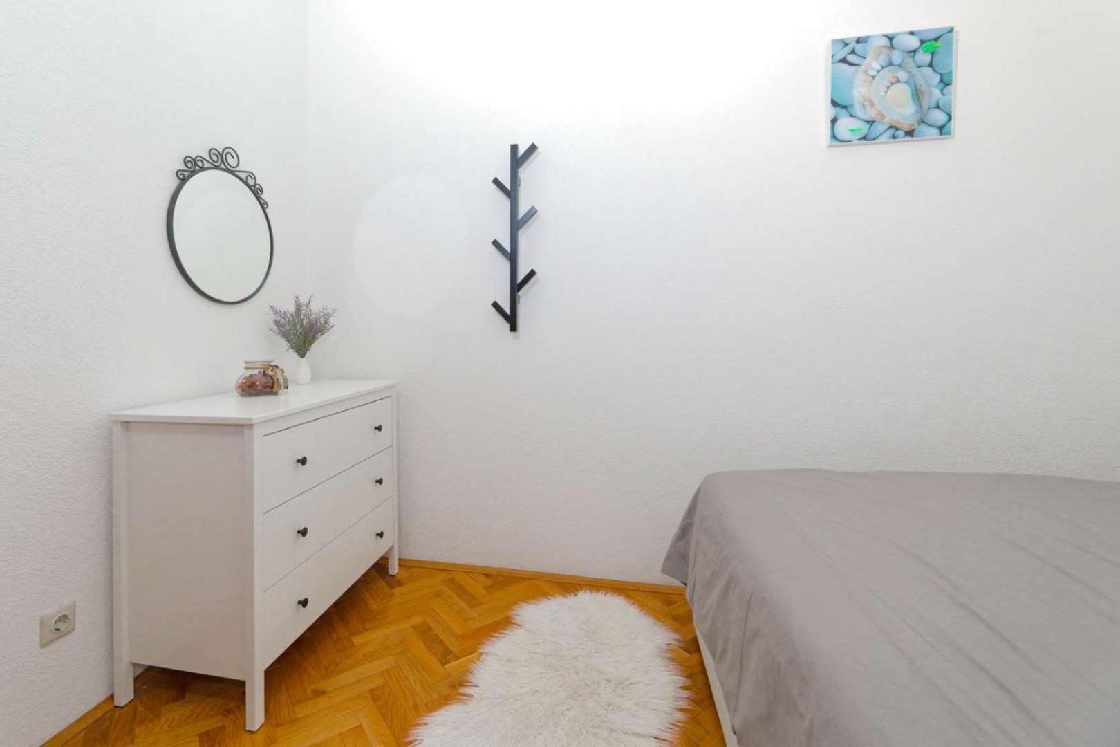 Apartments Lovric トロギール エクステリア 写真