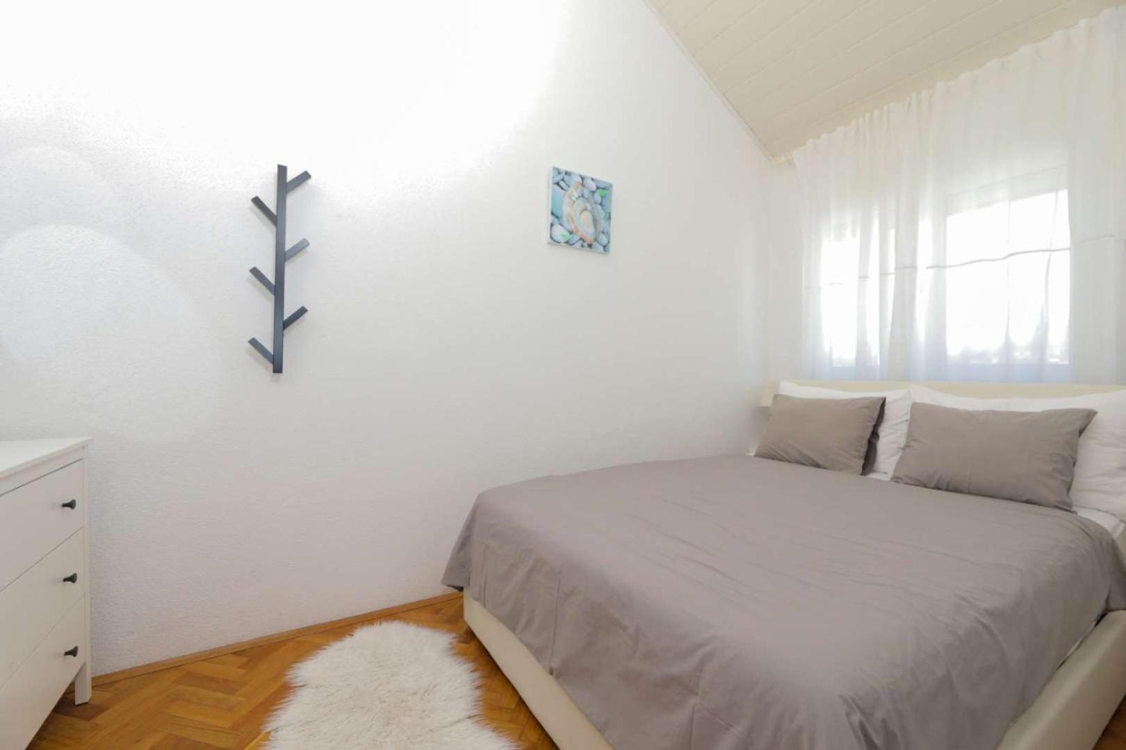 Apartments Lovric トロギール エクステリア 写真